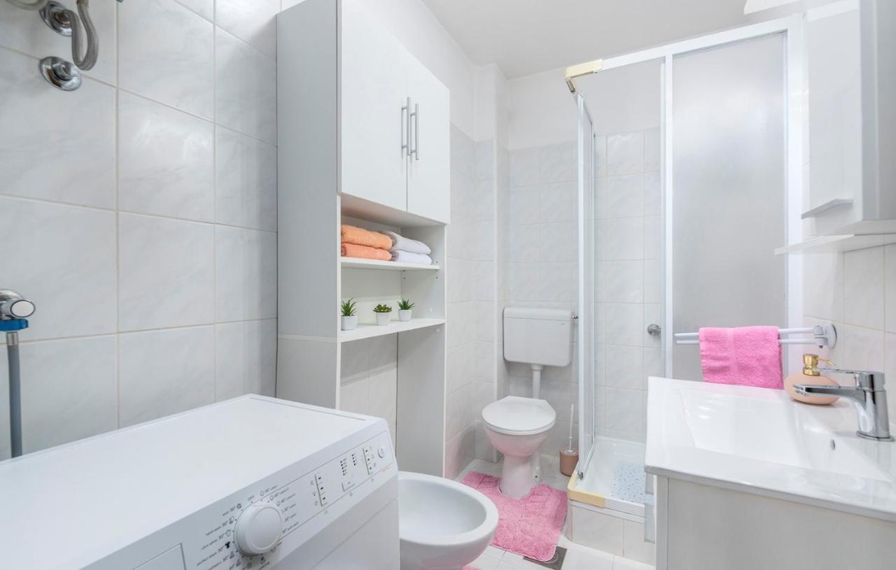 Apartment Noemi Porec Exterior photo