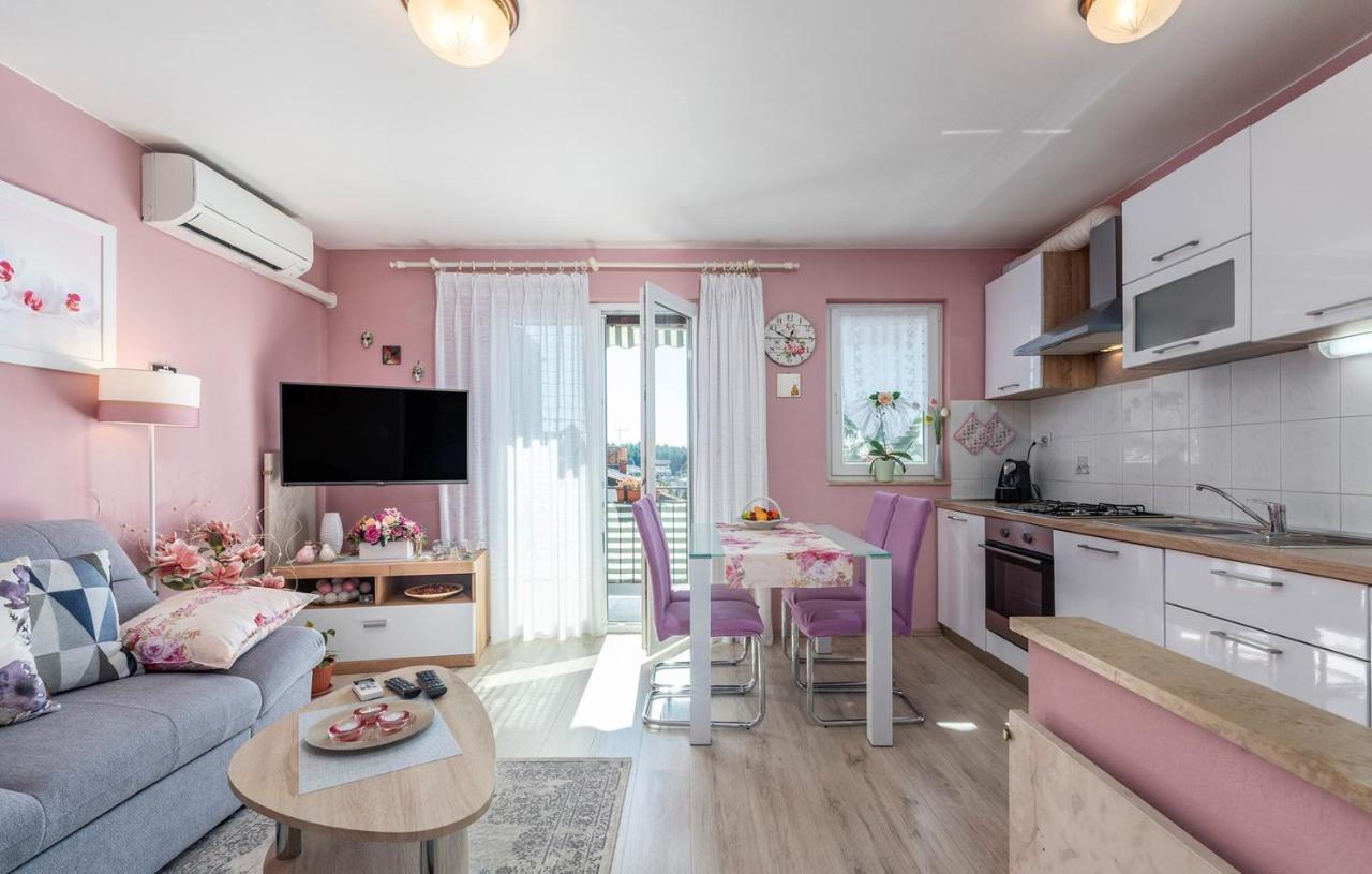 Apartment Noemi Porec Exterior photo