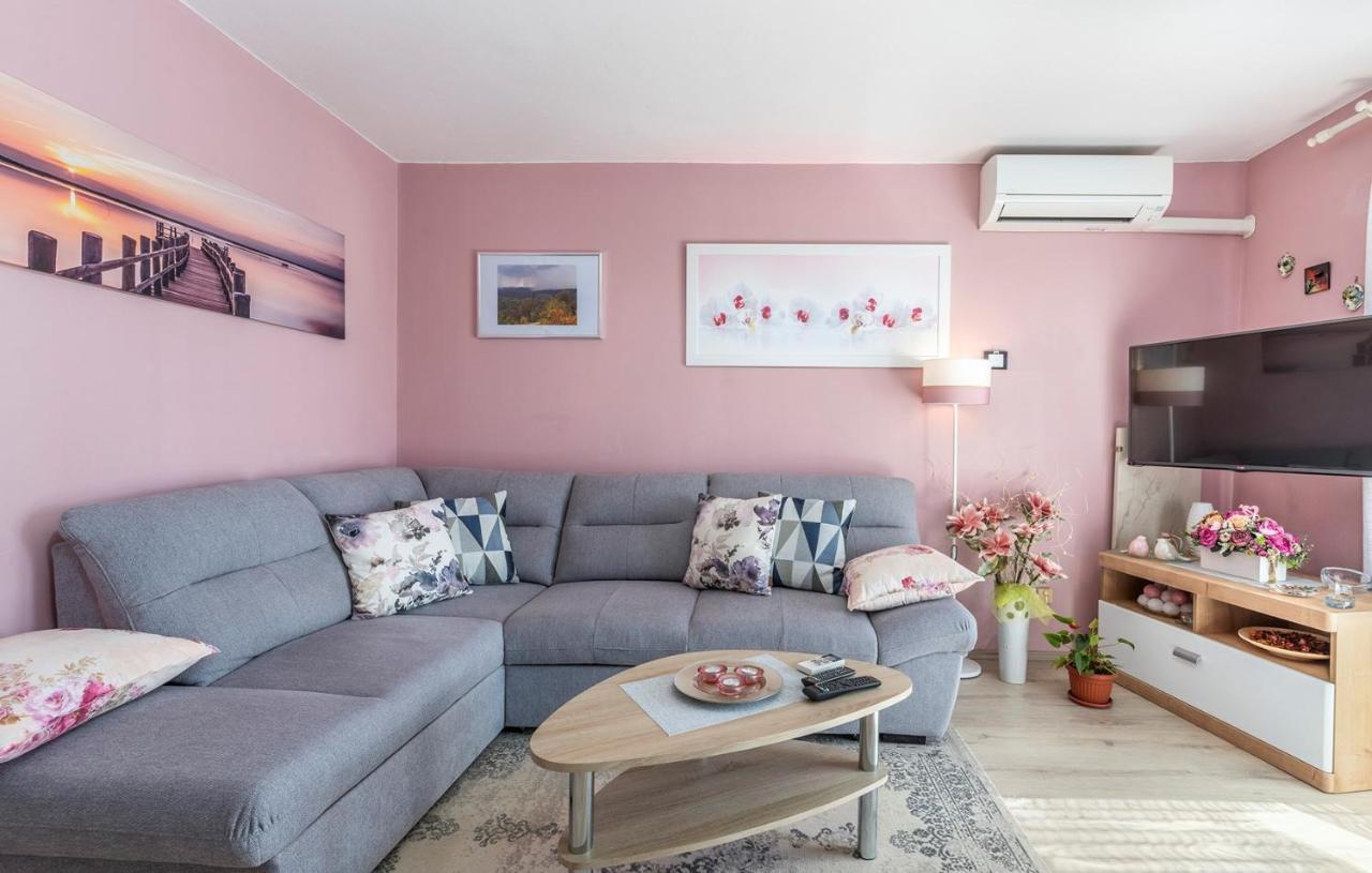 Apartment Noemi Porec Exterior photo