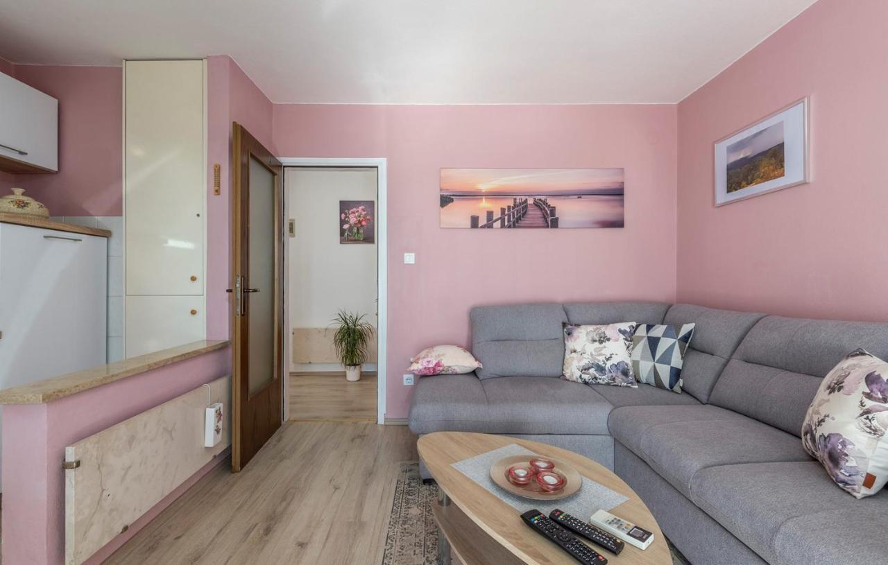 Apartment Noemi Porec Exterior photo