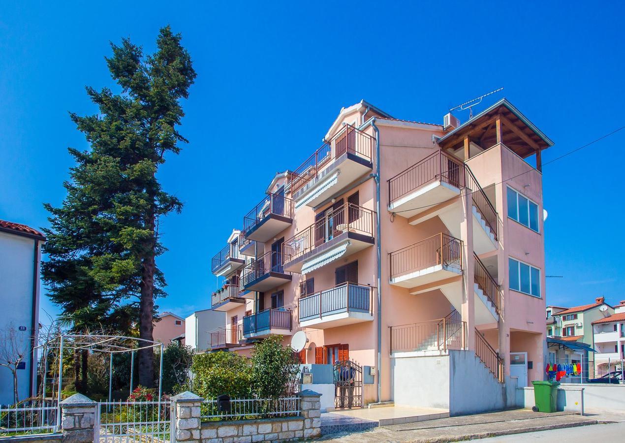 Apartment Noemi Porec Exterior photo